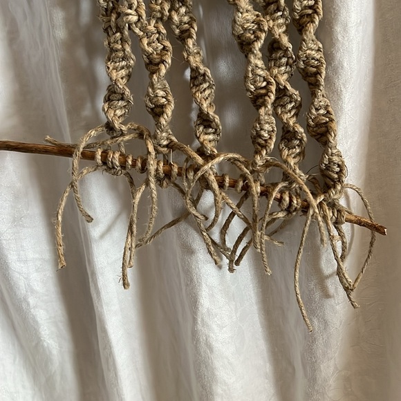 Macrame wall hanging with driftwood - Picture 3 of 3